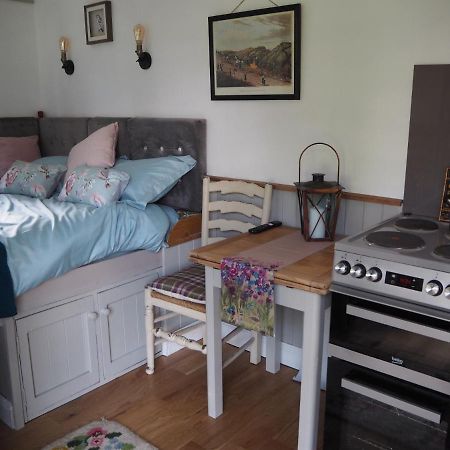 The Owl Hoot Villa Ipstones Dış mekan fotoğraf